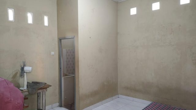 Kosan-di-Mendalo-Darat-Kipas-Angin-Air-PDAM-Kasur-WC-Dalam3